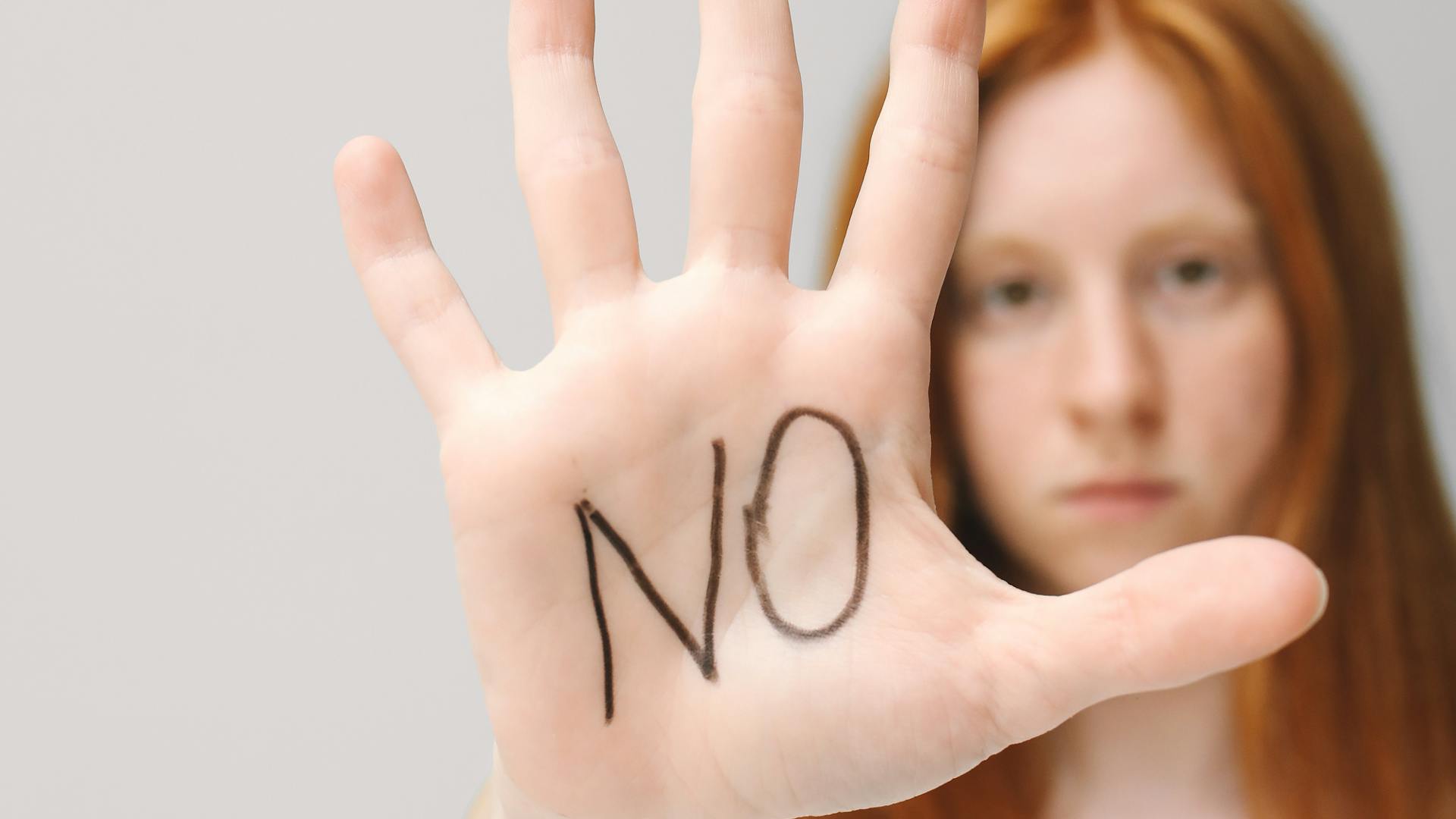 ChatGPT এর সাথে আপনার গোপনীয় ও সংবেদনশীল তথ্য শেয়ার করা থেকে বিরত থাকুন