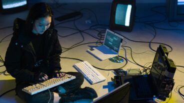 সাইবার আক্রমণ কি? সাইবার আক্রমণ থেকে কিভাবে নিজেকে নিরাপদ রাখবো?