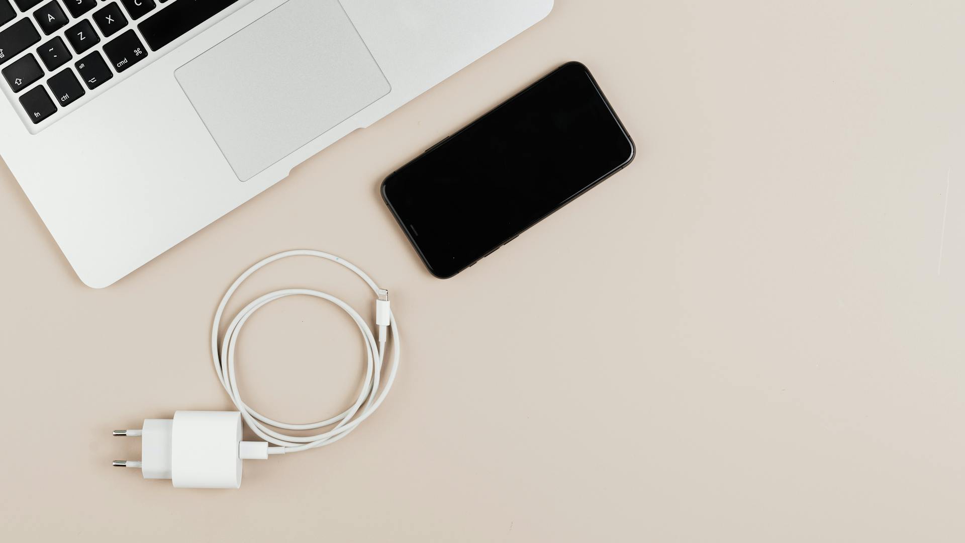 মোবাইলের মডেল এর সাথে মানানসই চার্জার ব্যবহার করুন