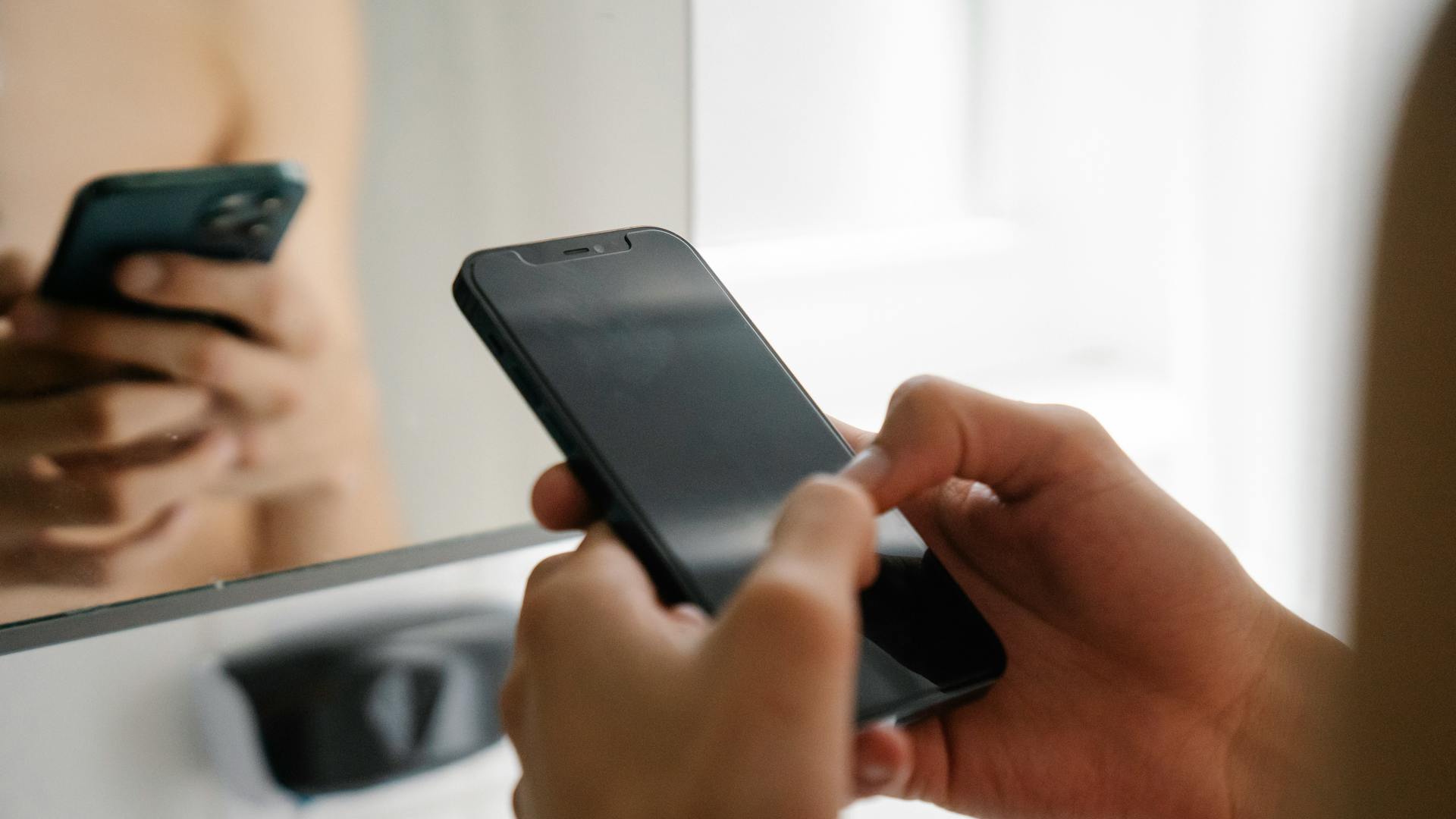 মোবাইল স্ক্রিনের ব্রাইটনেস অটো মডে রাখুন