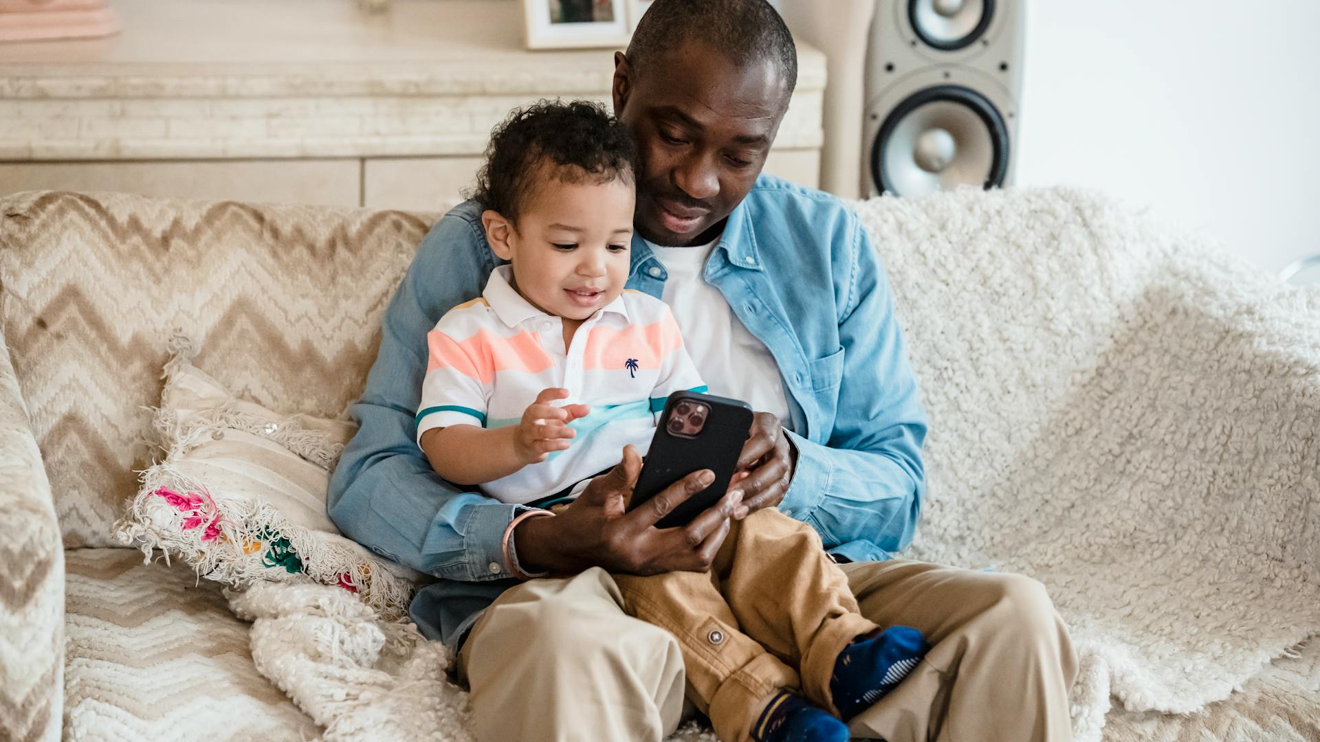 মোবাইল নৈতিকতার শিক্ষা দিতে পারে