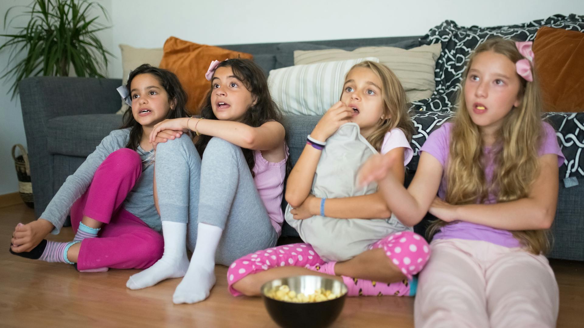 বর্তমান সময়ে যে কারনে ওয়েব সিরিজ এতো জনপ্রিয়তা পেয়েছে 