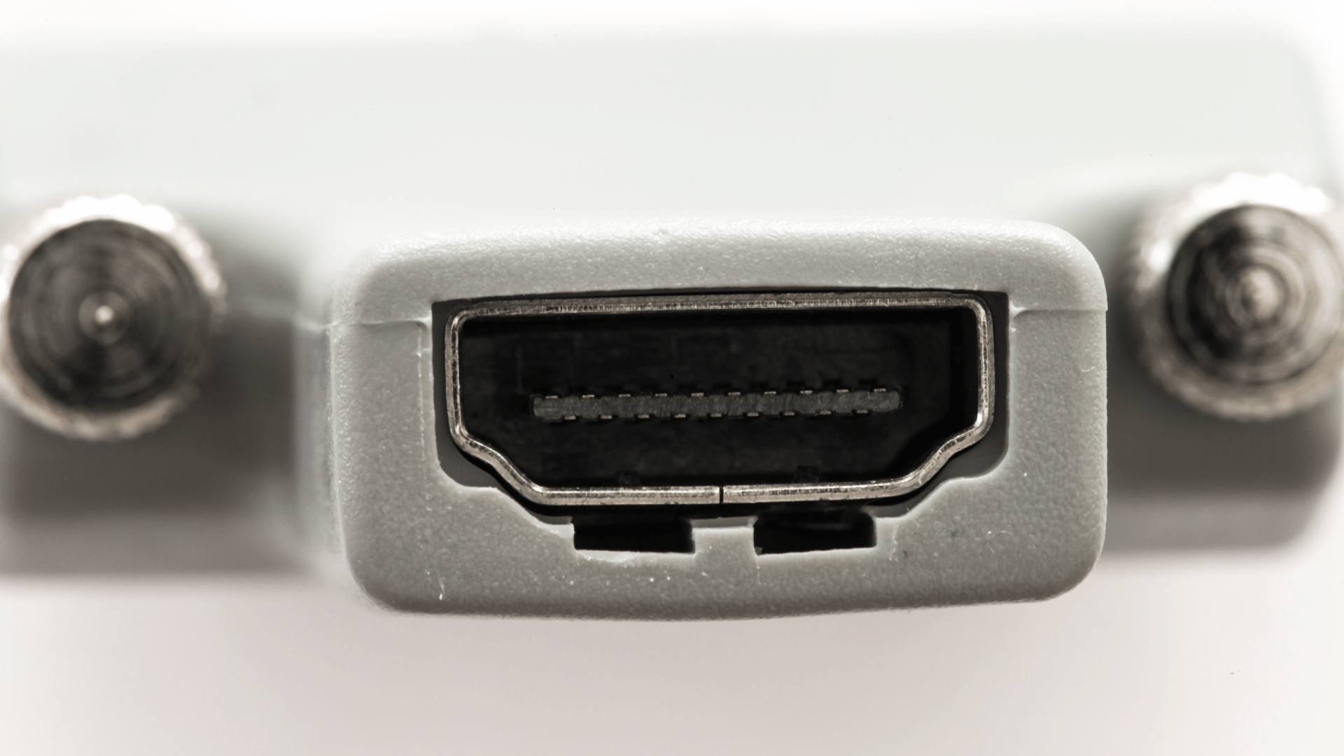 মনিটরের পোর্ট সম্পর্কে ভুলে যাওয়া