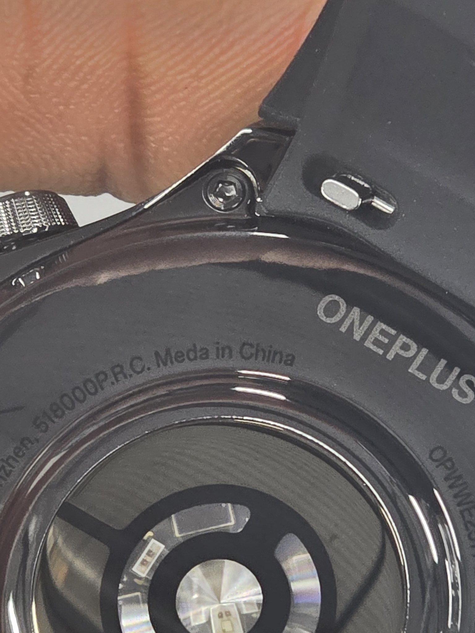 Oneplus Watch 3 এর "MEDA In CHINA" মিস্টেক! নেট দুনিয়ায় হাসির রোল আর ট্রোলিং শুরু!