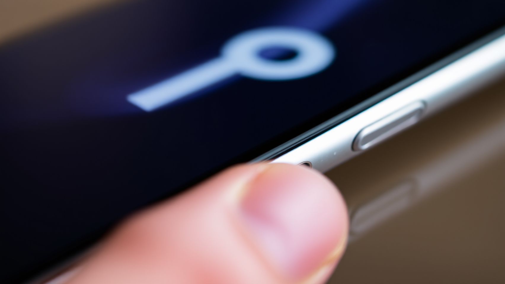 Apple নিয়ে আসছে Solid-State Haptic Button! Solid-State Button নিয়ে Apple-এর গোপন পরিকল্পনা!