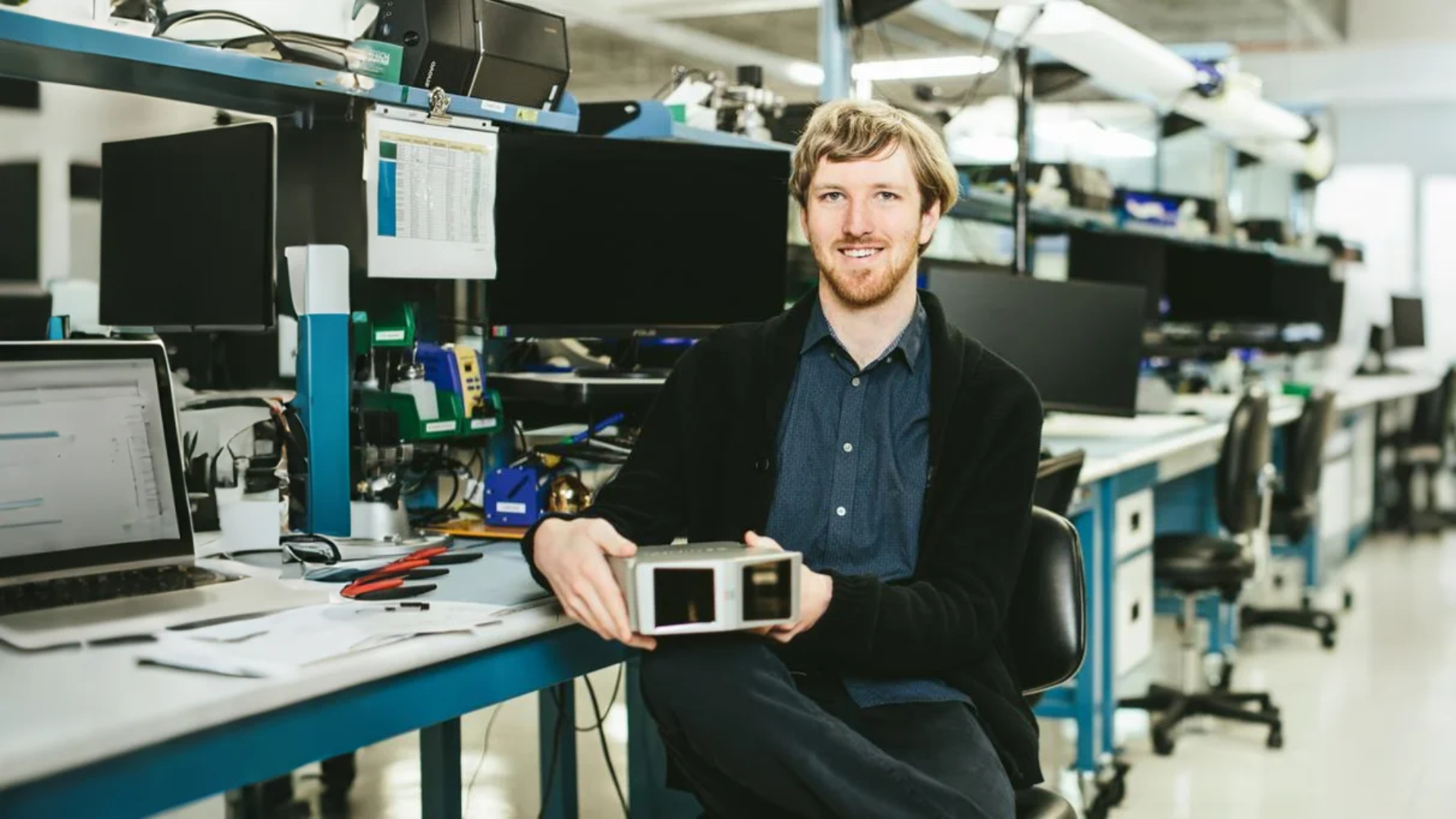 টেক দুনিয়ায় ঝড়! LIDAR স্টার্টআপ Luminar-এর CEO পদ থেকে বিলিয়নিয়ার Austin Russell-এর আকস্মিক বিদায়, কারণ ঘিরে ঘণীভূত রহস্য!