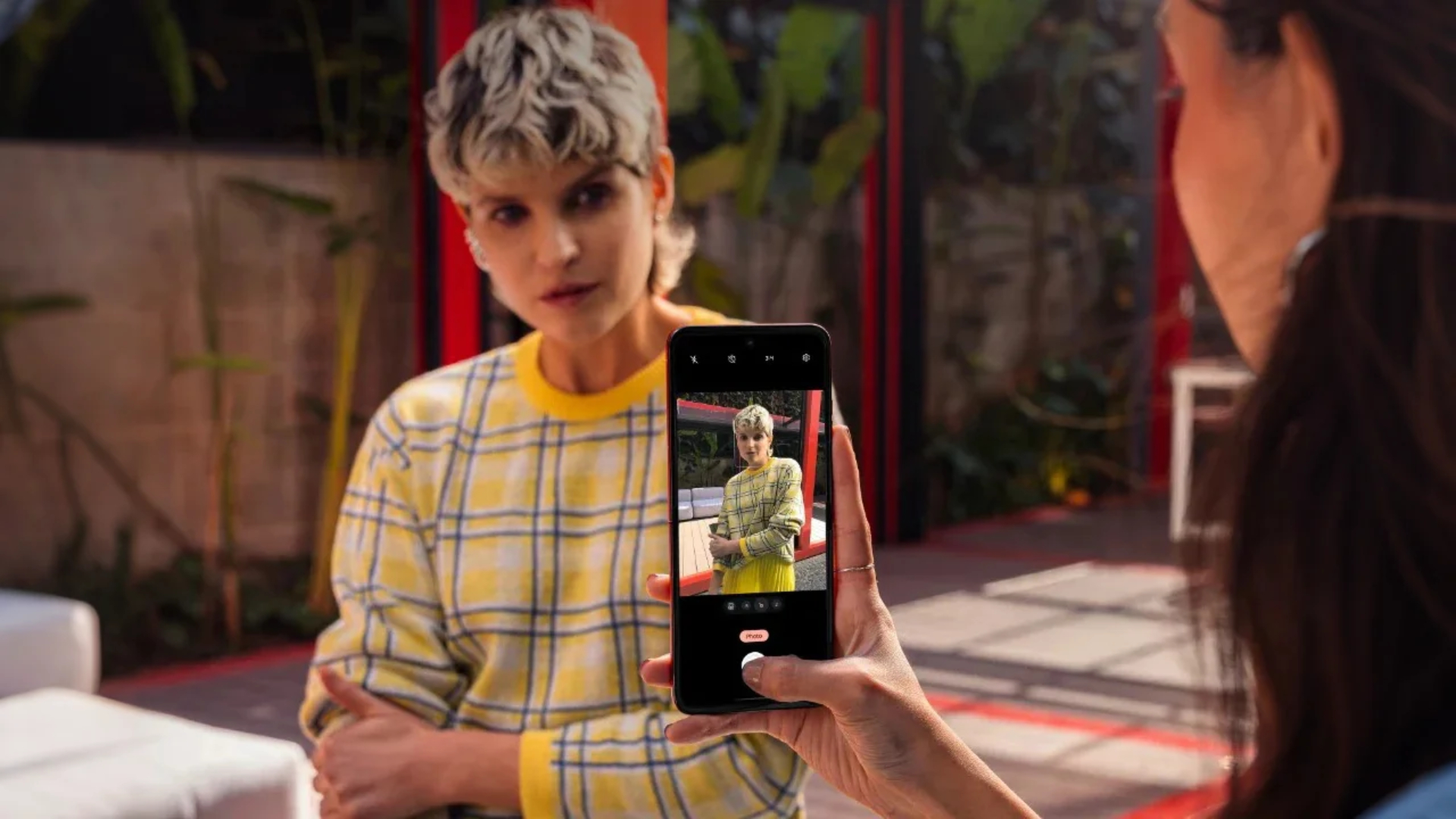 চলে এলো Motorola Razr Plus 2025 ফ্লিপ ফোনের জাদু!