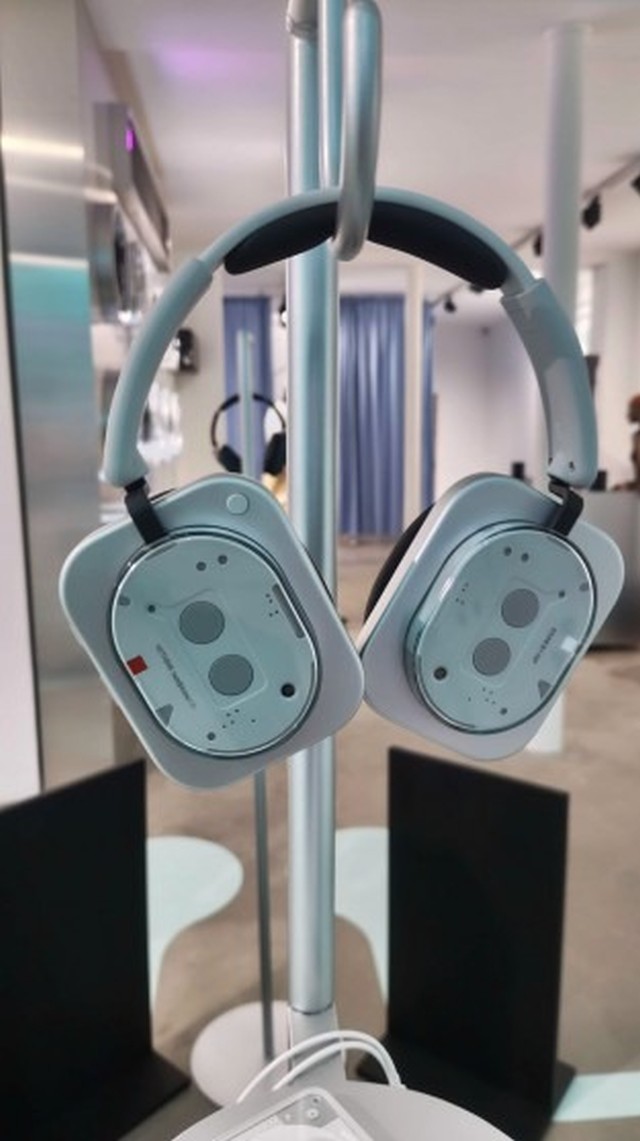 লিক হলো! Nothing Headphone (1) এর লাইভ Image! Nothing এর বহুল প্রতীক্ষিত Premium Headphones!