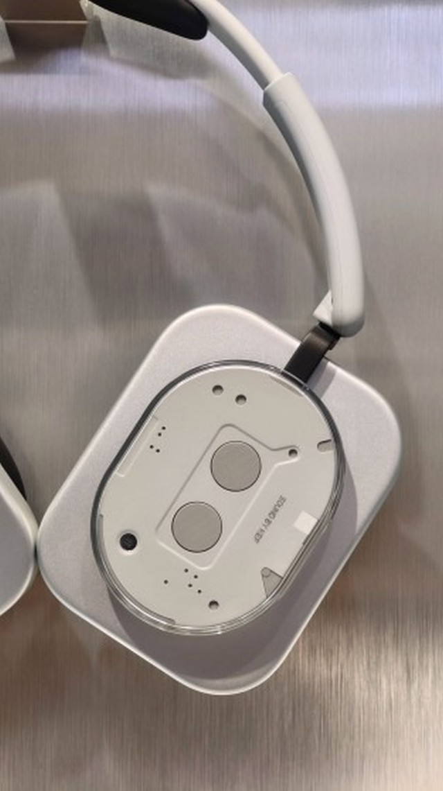 লিক হলো! Nothing Headphone (1) এর লাইভ Image! Nothing এর বহুল প্রতীক্ষিত Premium Headphones!