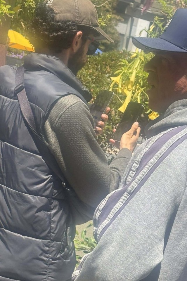 আর লুকানো গেল না! iPhone 17 Pro-র গোপন ছবি ফাঁস! ফাঁস হওয়া ছবিতে ক্যামেরার নতুন ডিজাইন নিয়ে টেক-দুনিয়ায় তোলপাড়!