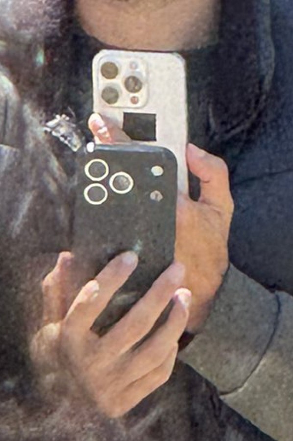 আর লুকানো গেল না! iPhone 17 Pro-র গোপন ছবি ফাঁস! ফাঁস হওয়া ছবিতে ক্যামেরার নতুন ডিজাইন নিয়ে টেক-দুনিয়ায় তোলপাড়!