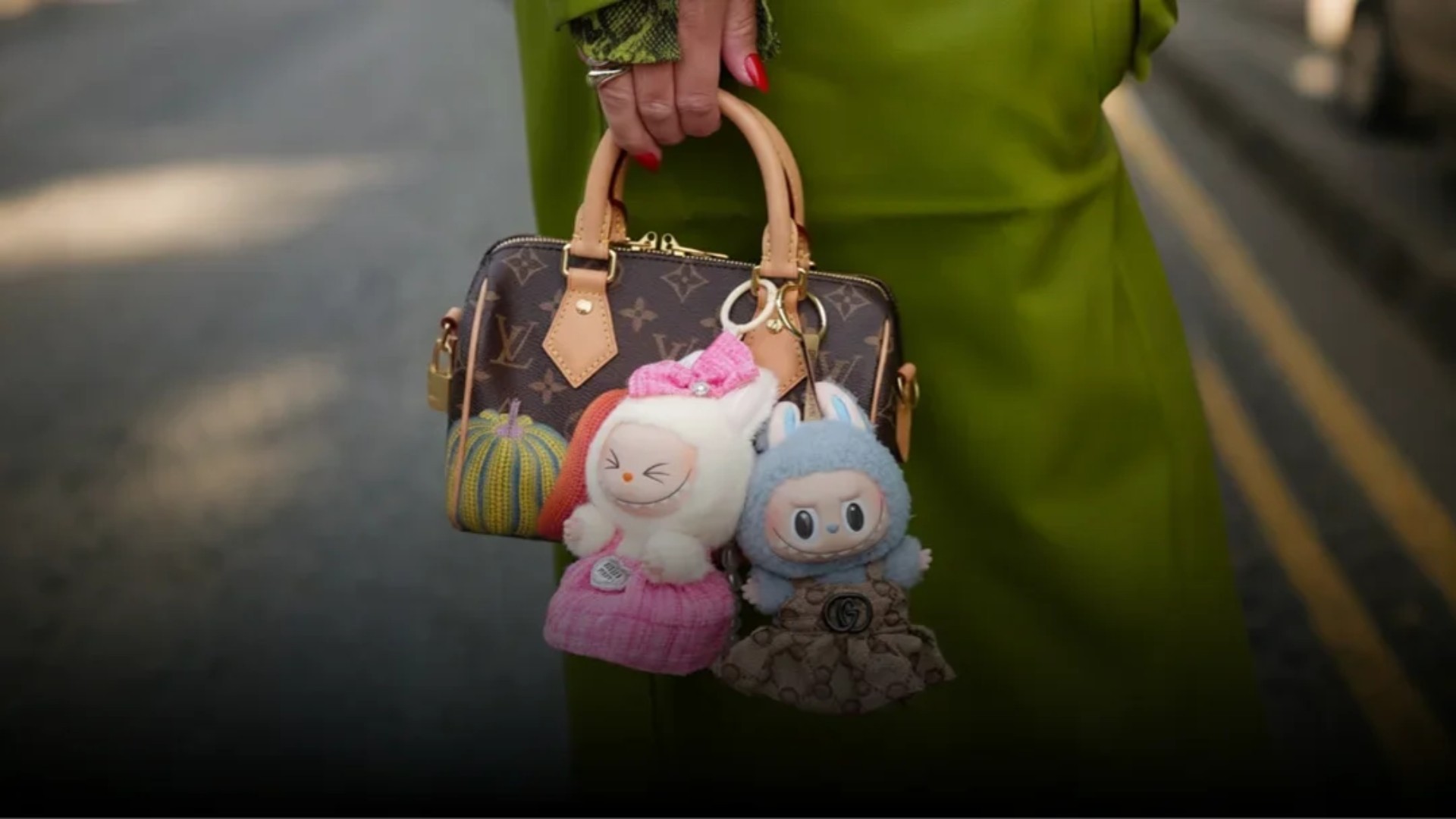 Labubu উন্মাদনা! কেন এই Monster-এর টানে ফুঁসছে তরুণ প্রজন্ম?