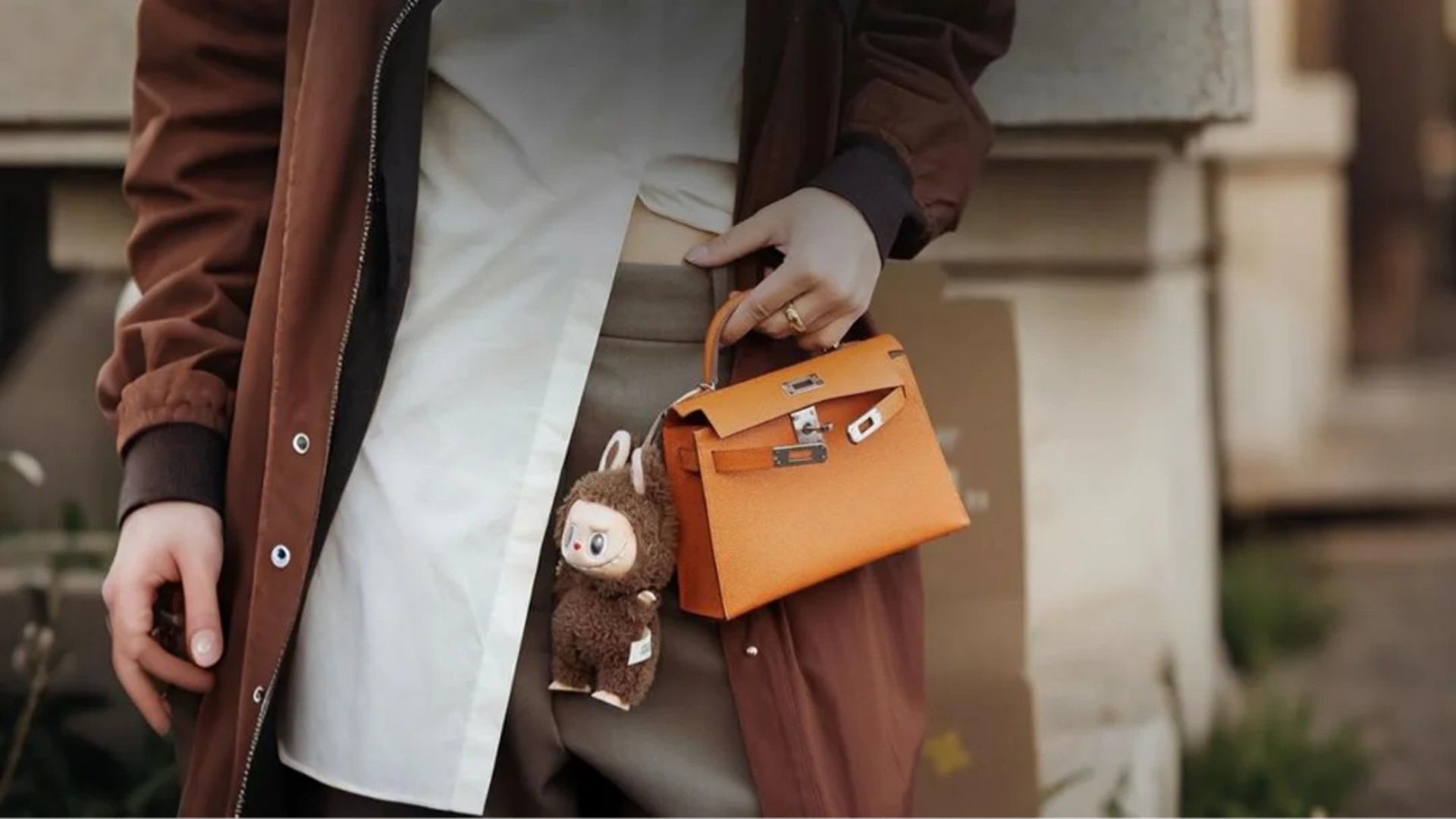 Labubu উন্মাদনা! কেন এই Monster-এর টানে ফুঁসছে তরুণ প্রজন্ম?