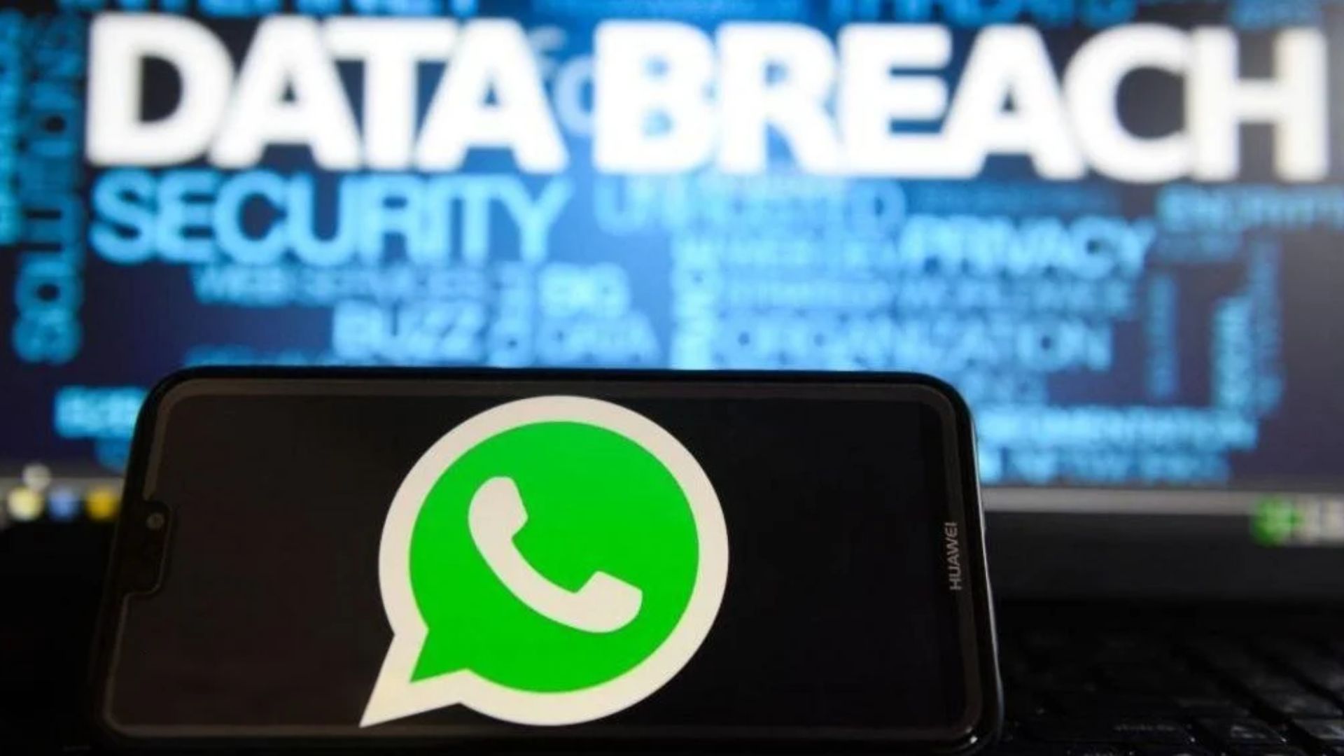 হোয়াটসঅ্যাপে বিরাট কেলেঙ্কারি! লিক হয়ে গেলো হোয়াটসঅ্যাপে ৩.৫ বিলিয়ন ইউজারদের ফোন নম্বর!