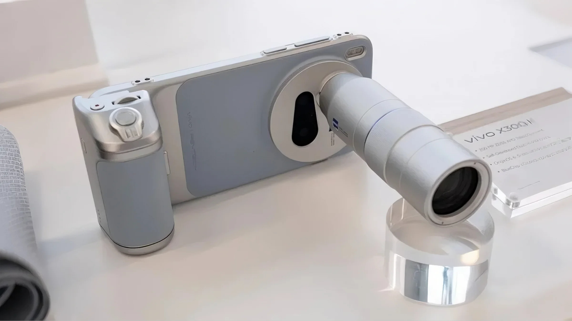 Vivo X300 এবং X300 Pro ঝড় তুলতে আসছে ভারতে! Launch Date, স্পেসিফিকেশন এবং খুঁটিনাটি সব তথ্য!