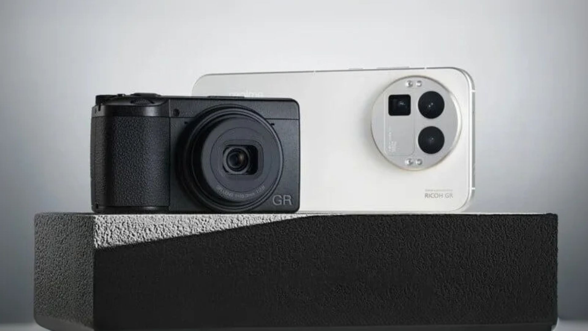 Realme GT 8 নিয়ে হইচই! কী আছে ভেতরে? এখনই দেখুন! স্পেসিফিকেশন, ডিজাইন ও রঙের বিস্তারিত!