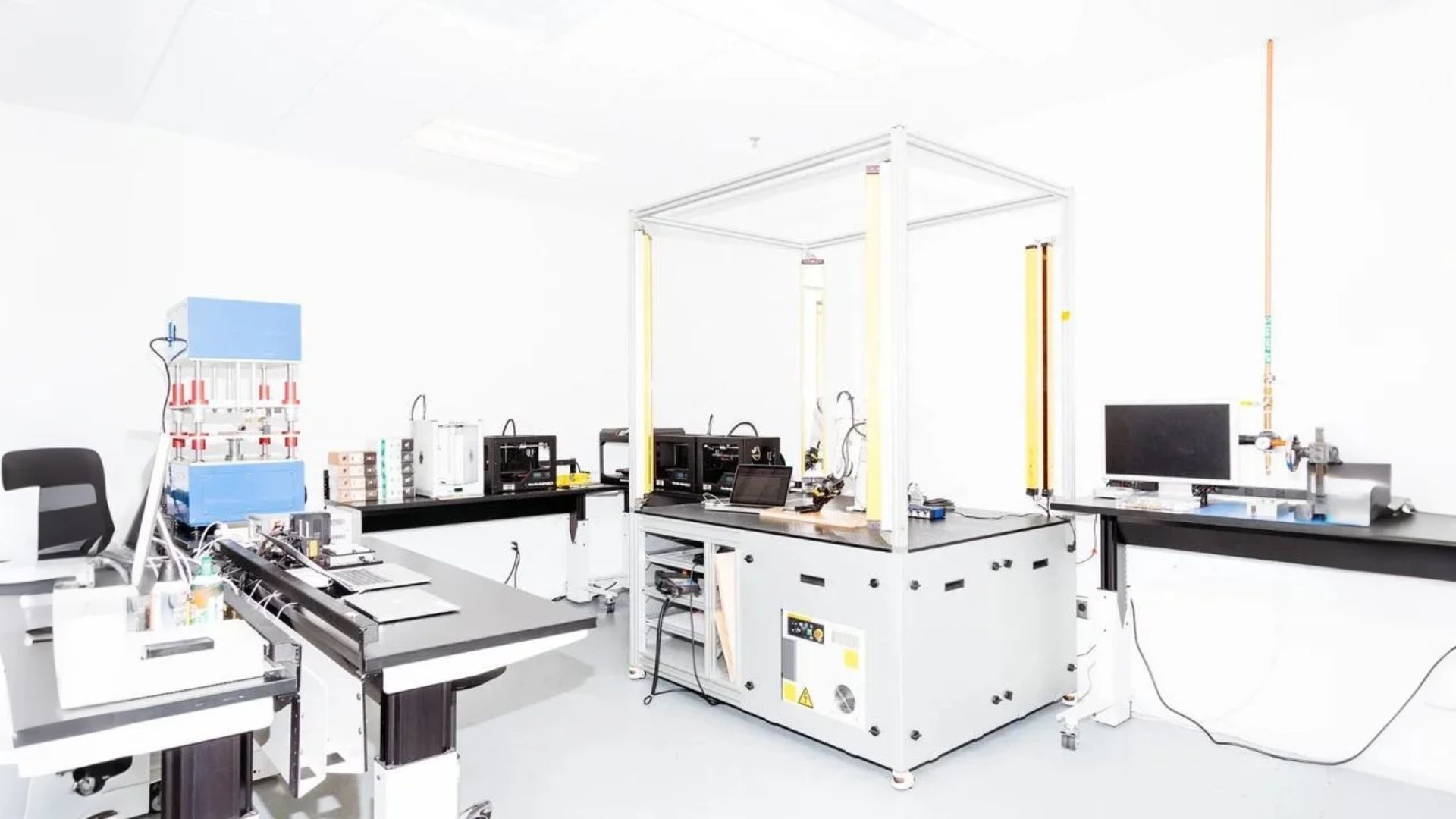 iPhone Fold আসছে! iPhone 17 Pro Max এর চেয়েও বড় ব্যাটারি নিয়ে!