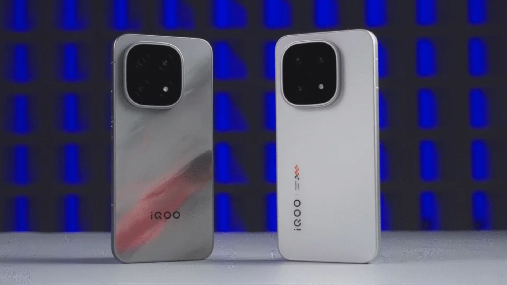 গেমিংয়ের নতুন সম্রাট iQOO 15! Snapdragon 8 Gen 5 দিয়ে রাজত্ব শুরু! 7000mAh ব্যাটারি সাথে থাকলে কে আটকায়!