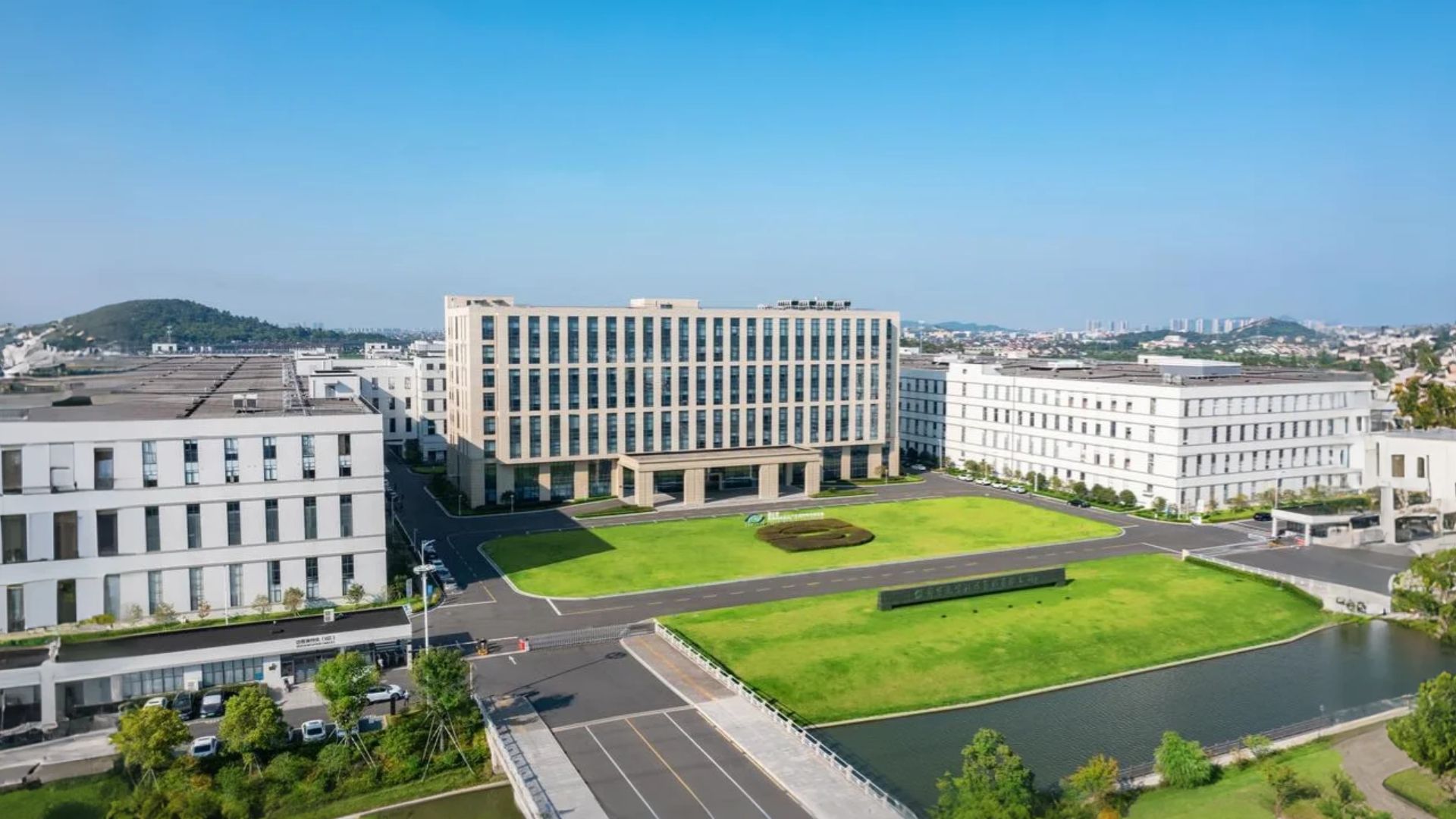 DSLR-কে বিদায় জানাতে iPhone 18 Pro তে আসছে Variable Aperture ক্যামেরা!