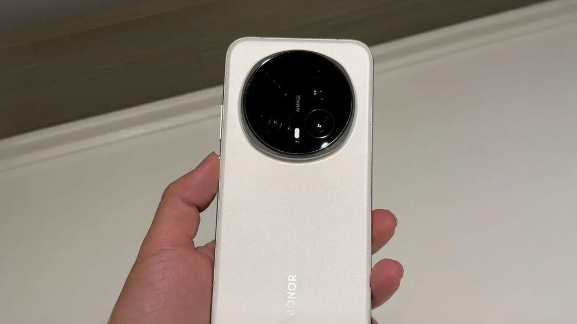 Honor Magic8 Mini! স্মার্টফোন দুনিয়ায় নতুন বিপ্লব? স্পেসিফিকেশন ফাঁস, জল্পনা তুঙ্গে!