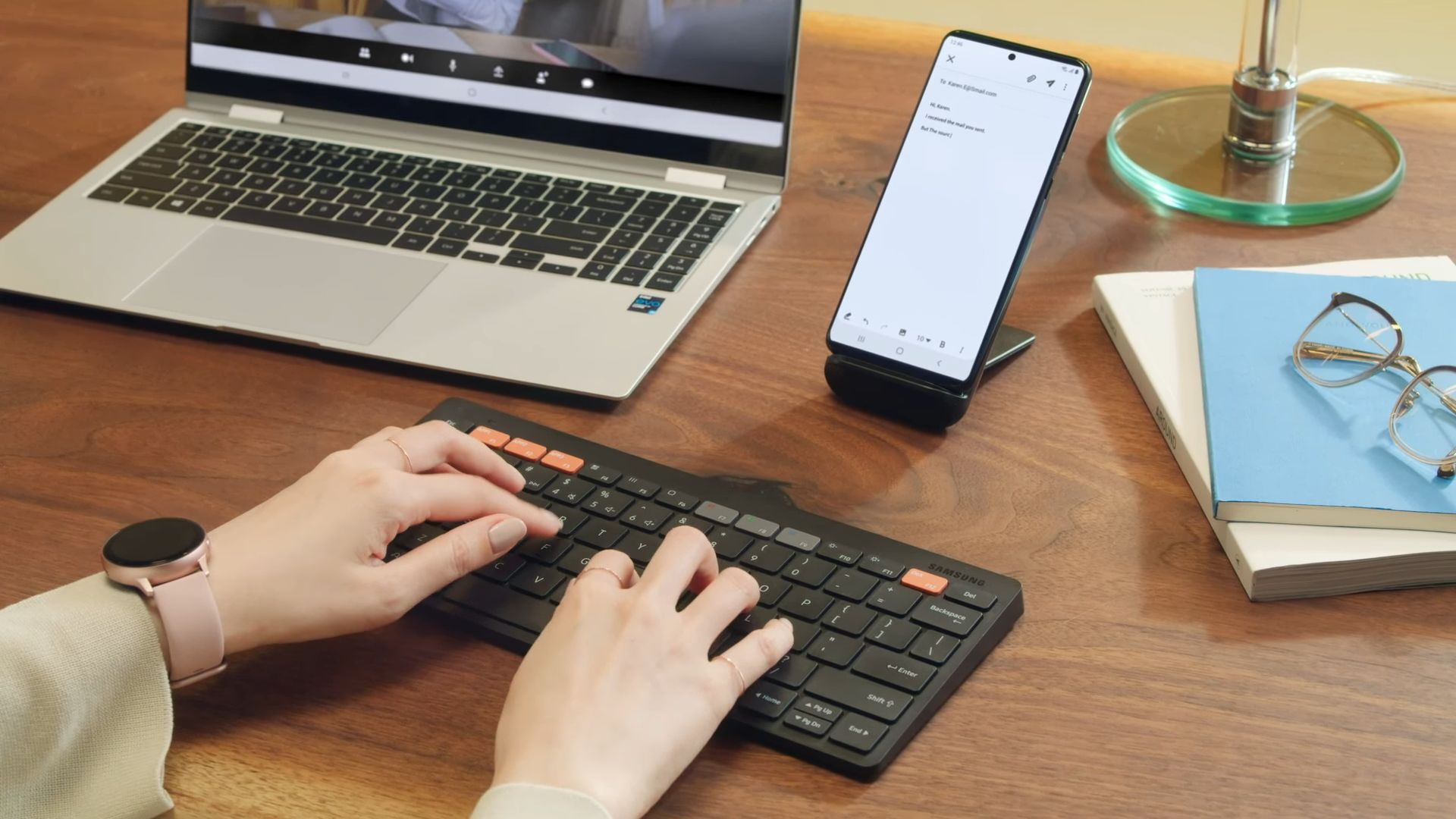 স্যামসাংয়ের নতুন Smart Keyboard! ব্লুটুথে ৩ ডিভাইস কানেক্ট, সাথে DeX এর জাদু, প্রোডাক্টিভিটির বস আর মাল্টিটাস্কিং এর নতুন অভিজ্ঞতা!
