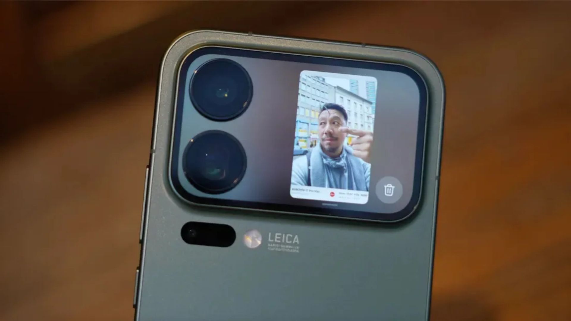 ডিসপ্লে: চোখের জন্য এক ভিজ্যুয়াল ফিস্ট!