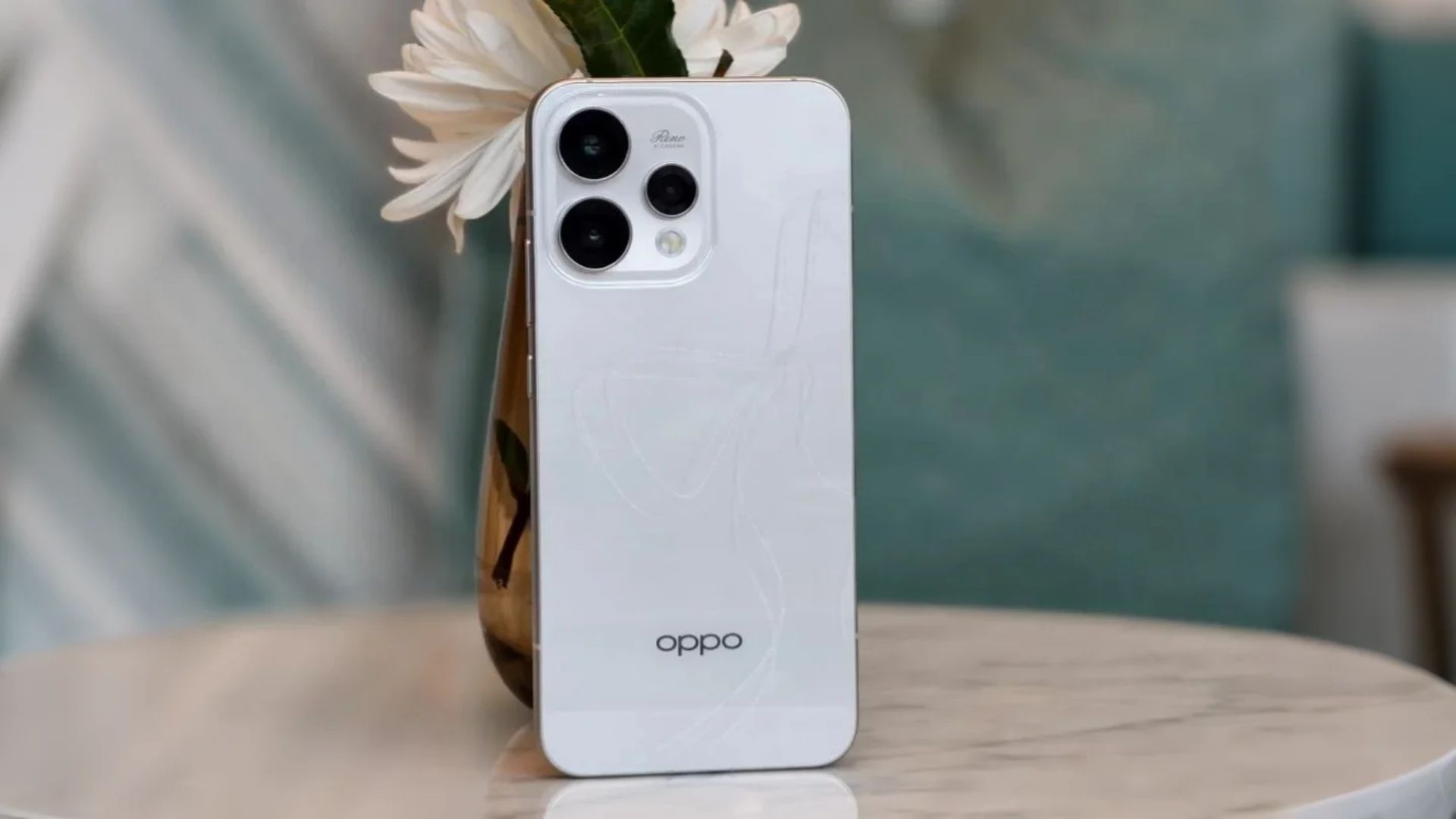 Oppo Reno15 (Vanilla): বড় স্ক্রিন আর দুর্দান্ত ব্যালেন্সের নাম