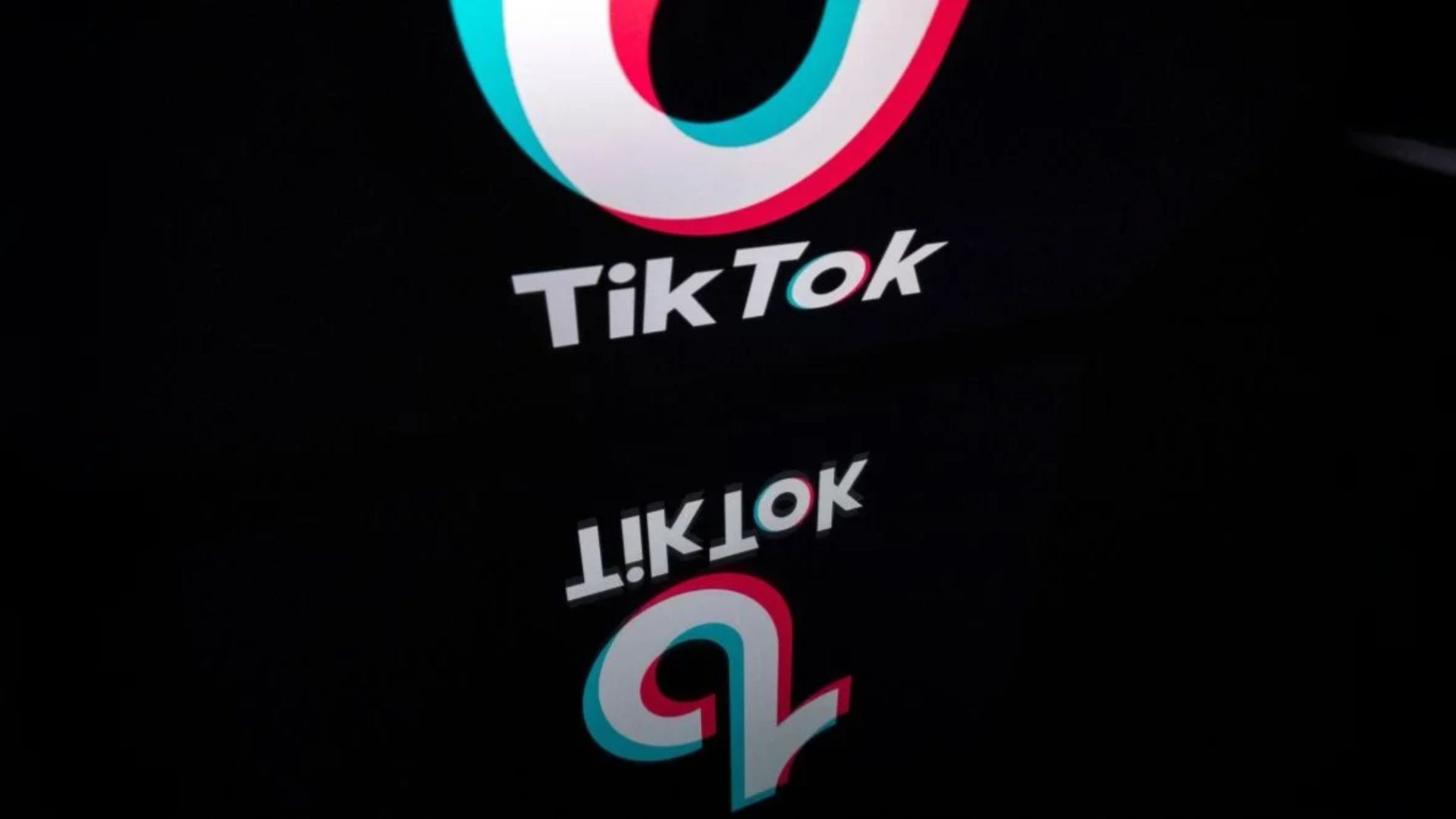 UpScrolled এবং Skylight Social