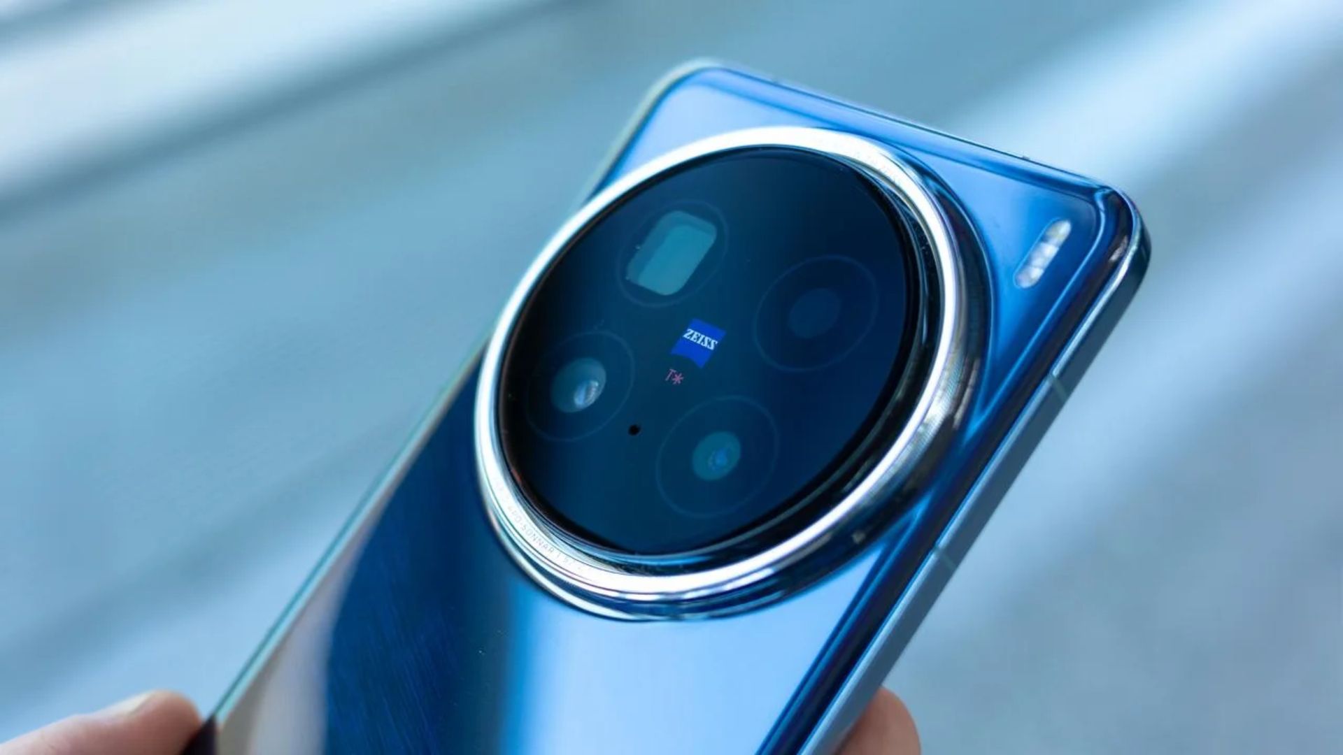 ক্যামেরা এবং ফিউচারিস্টিক টেকনোলজি