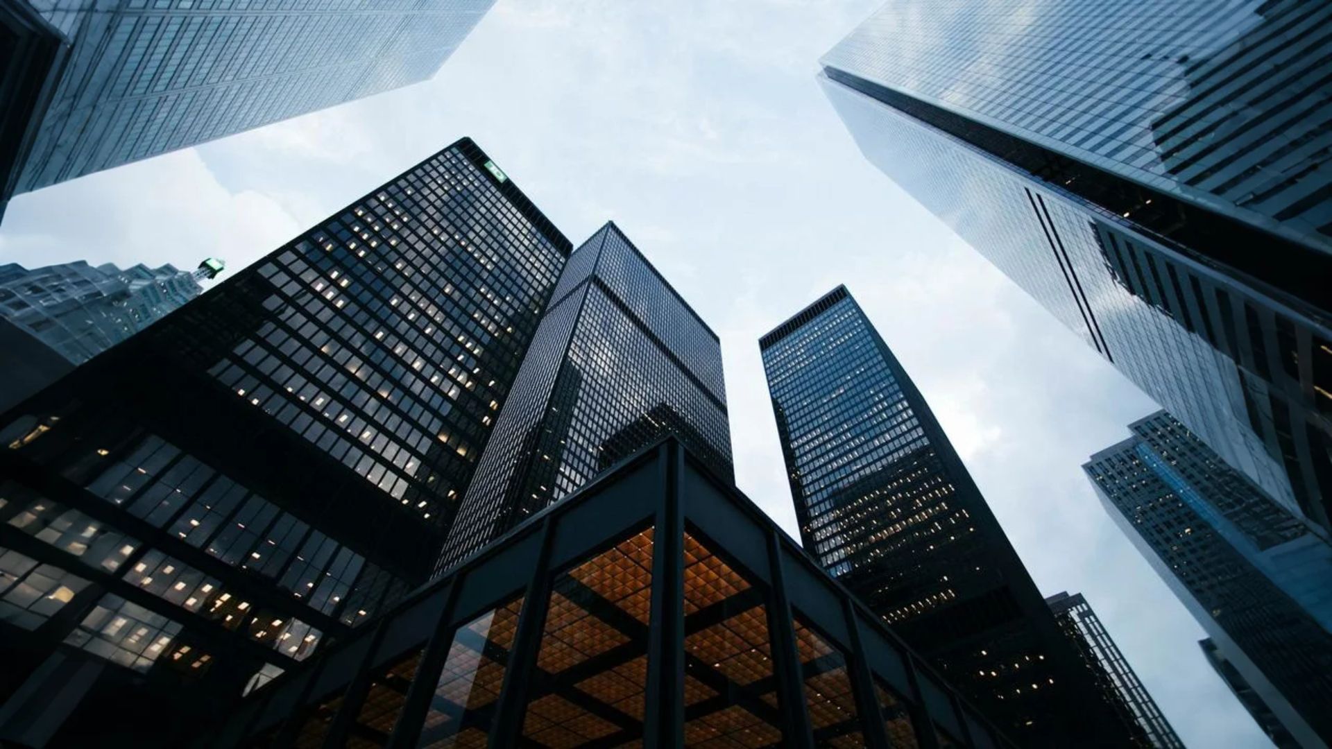 কর্পোরেট নীরবতা বনাম তৃণমূলের জাগরণ