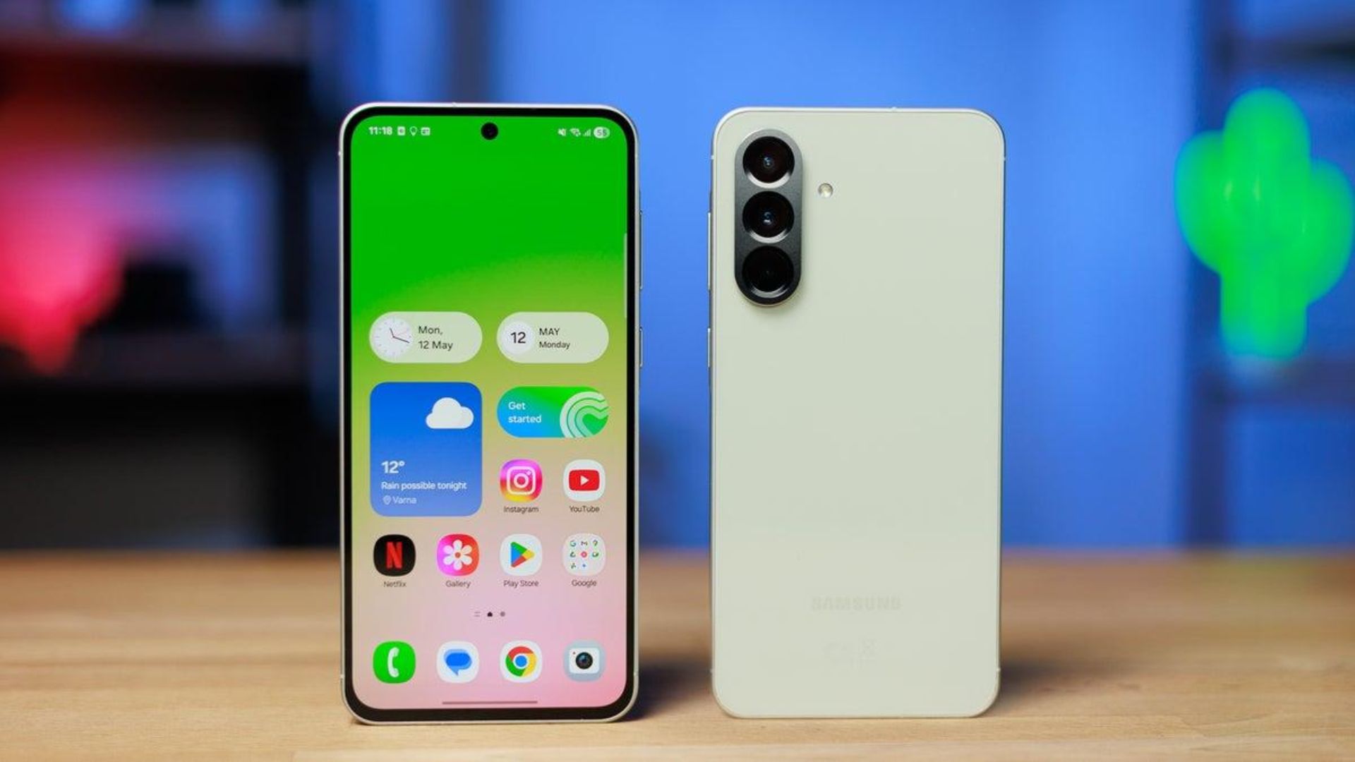 ডিসপ্লে এবং শক্তিশালী পারফরম্যান্স