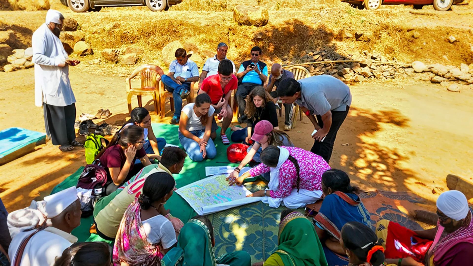 মানুষের পাশে দাঁড়ানো