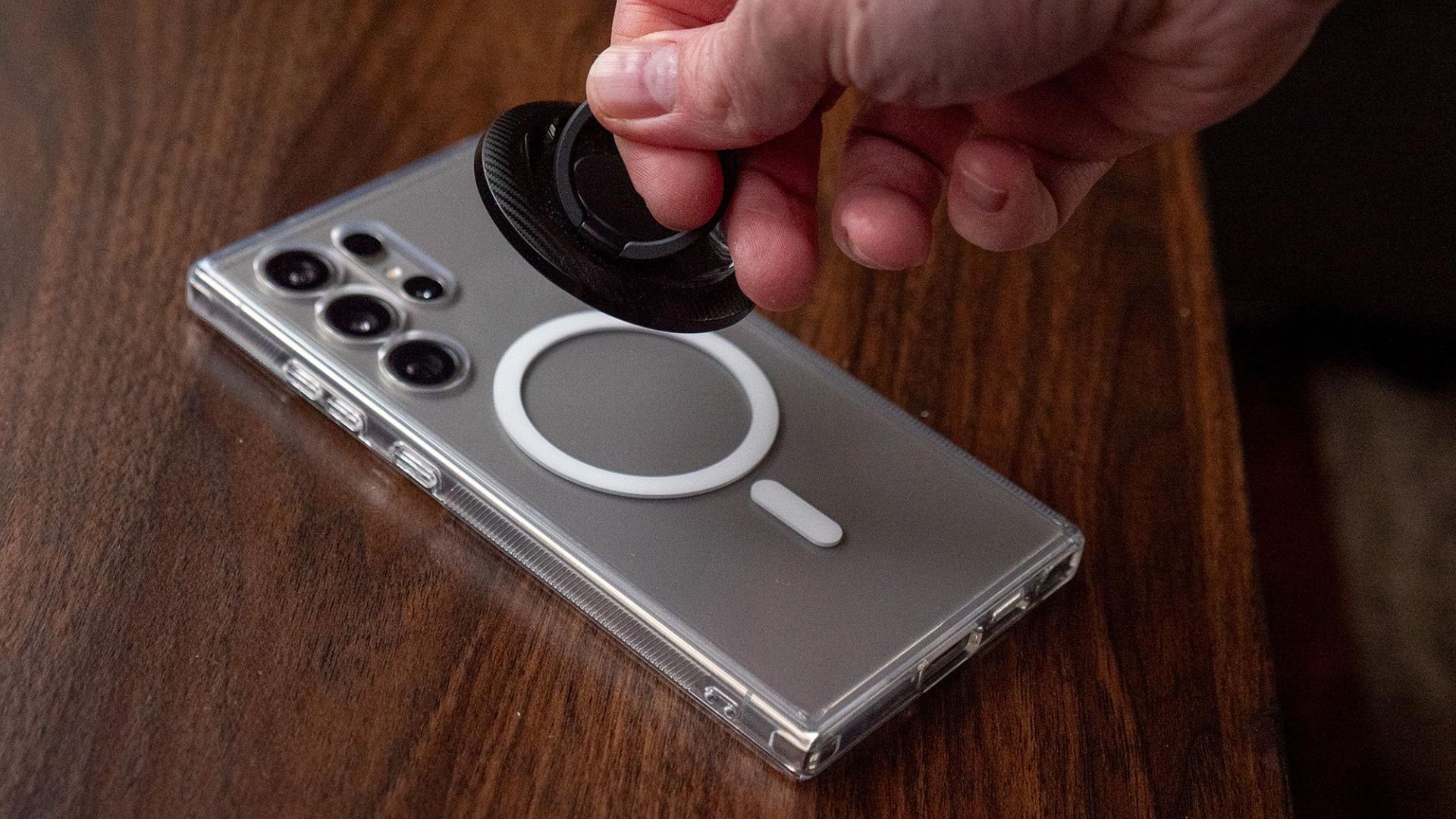 Qi2 Wireless Charging এবং Magnetic Ecosystem