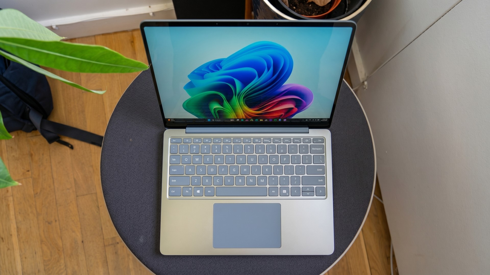 Microsoft এর নতুন Surface Laptop 8 Series এবং Surface Pro এর ঘোষণা! Intel Core Ultra Series 3 Chips, Haptic Feedback Trackpad আর Privacy Screen এর এই শক্তিতে ল্যাপটপ দুনিয়ার সিংহাসন কাঁপাতে চলে এল!