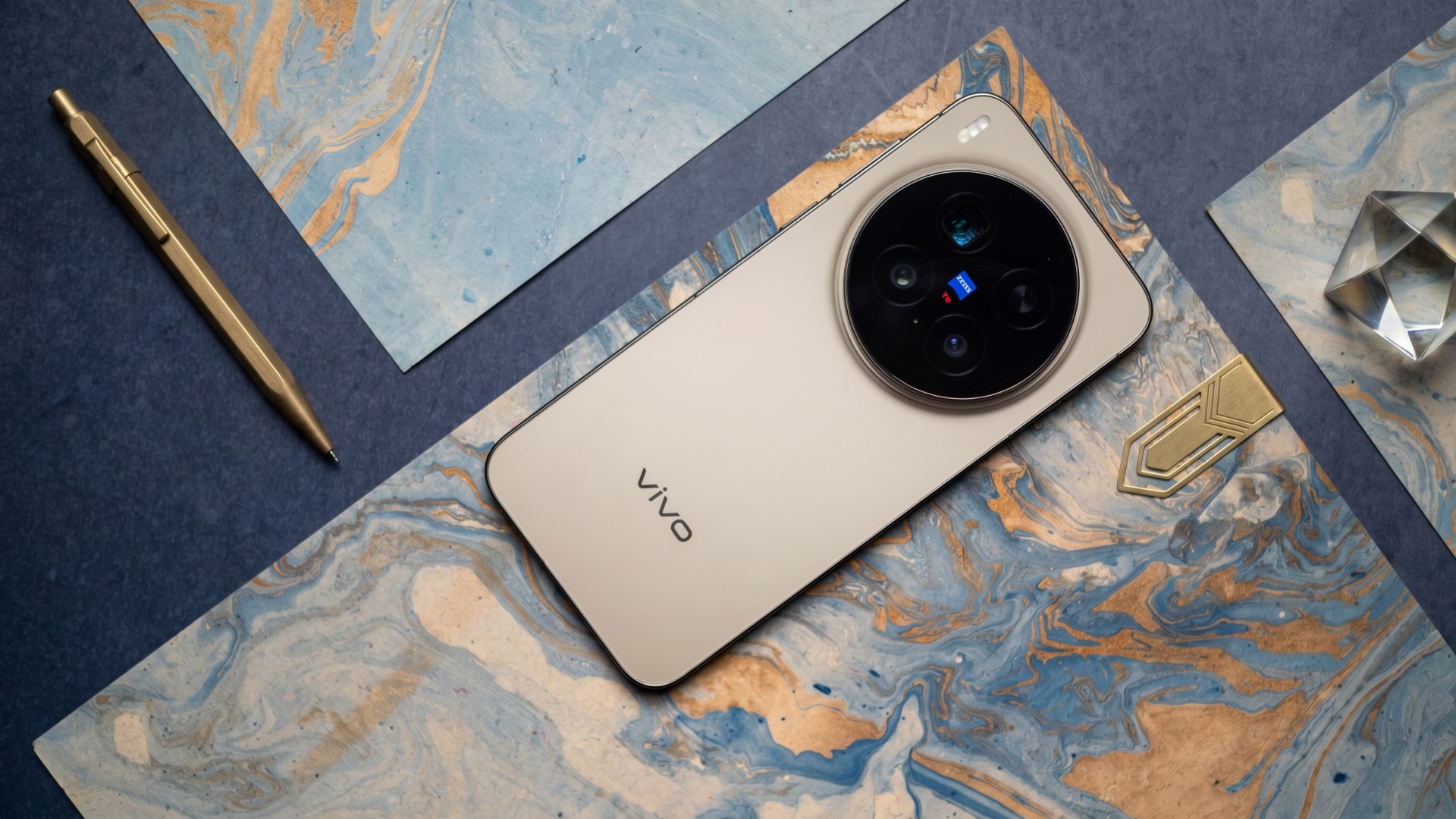 Vivo বাজারে আনছে তাদের নতুন Vivo X500 Series এর ৩টি দুর্ধর্ষ স্মার্টফোন! 200MP Periscope Telephoto এবং 7, 000+ mAh Battery সাথে 50MP LOFIC Sensor আর 6.9-Inch Display!