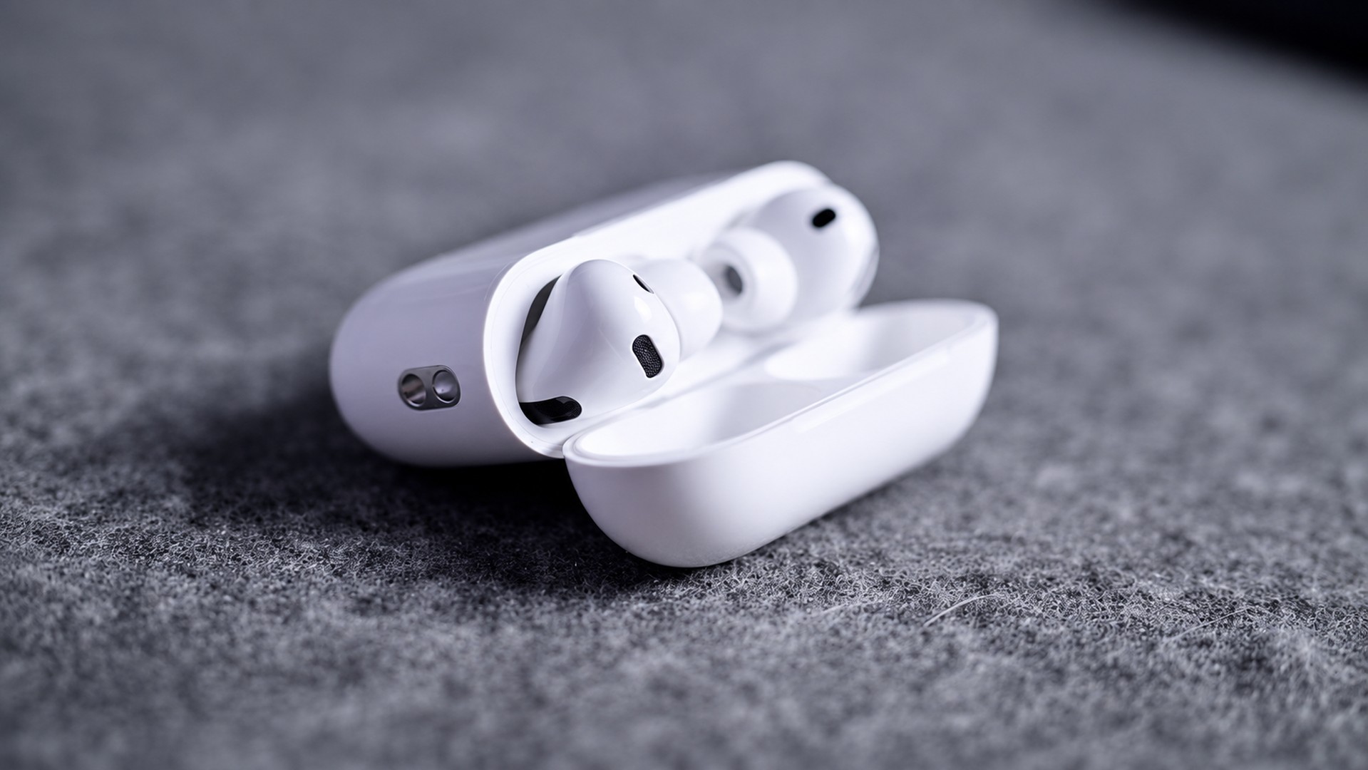 Apple আনছে ক্যামেরাওয়ালা AirPods! পুরো টেক দুনিয়া কাঁপাতে প্রস্তুত Apple!