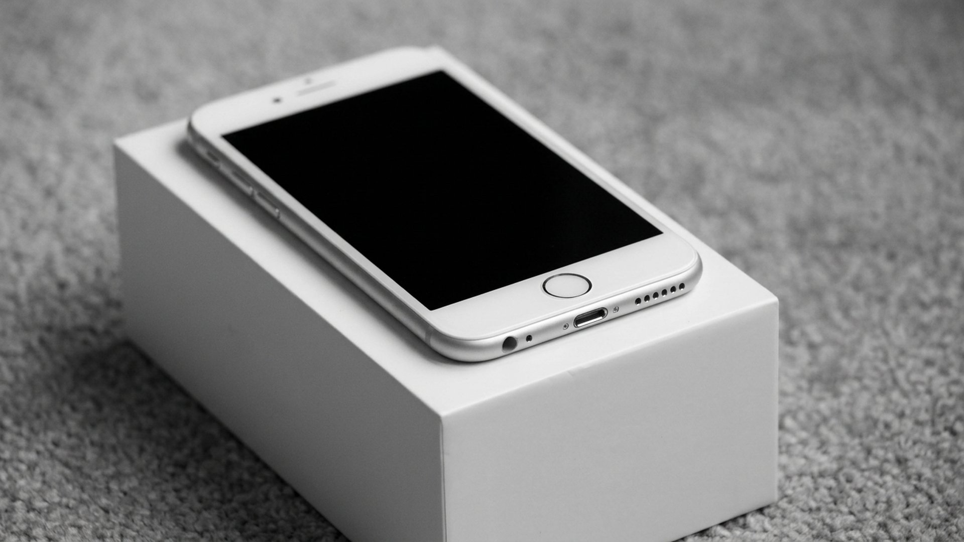 অর্ধেক দামে নতুন iPhone ব্যবহারের অবিশ্বাস্য সুযোগ নিয়ে এলো Apple!