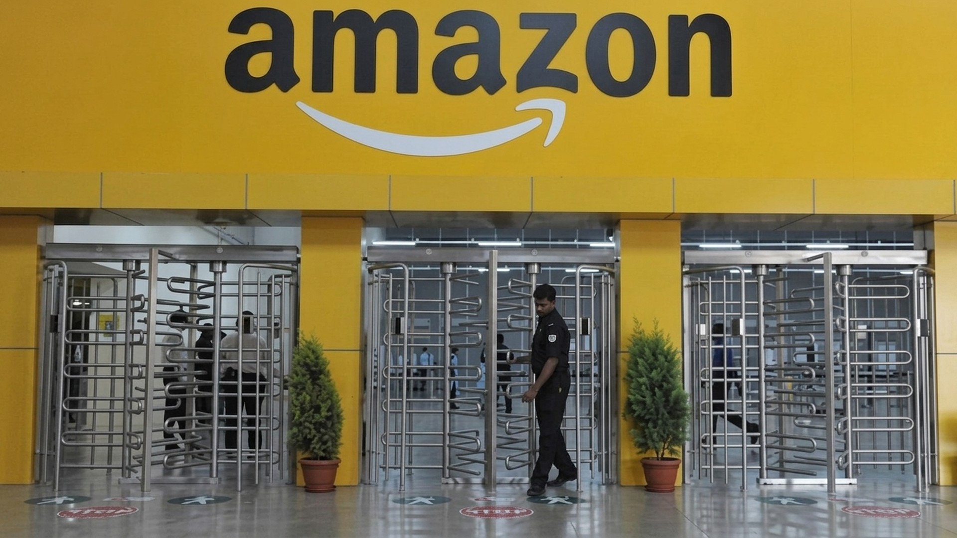 Claude AI ব্যবহার করে মাথায় হাত Amazon এর! বাজেটের চেয়ে ১০ গুণ বেশি বিল!