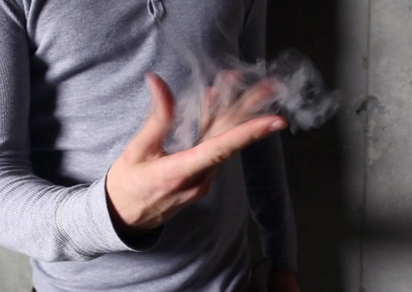 শিখুন চমত্‍কার একটি ধোঁয়ার ম্যাজিক