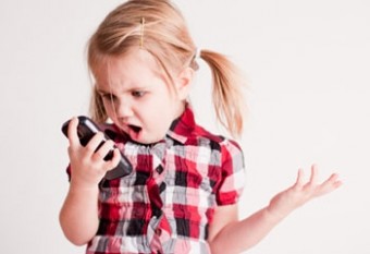 মোবাইল ফোন ব্যবহারের সর্বনিম্ন বয়স কত?