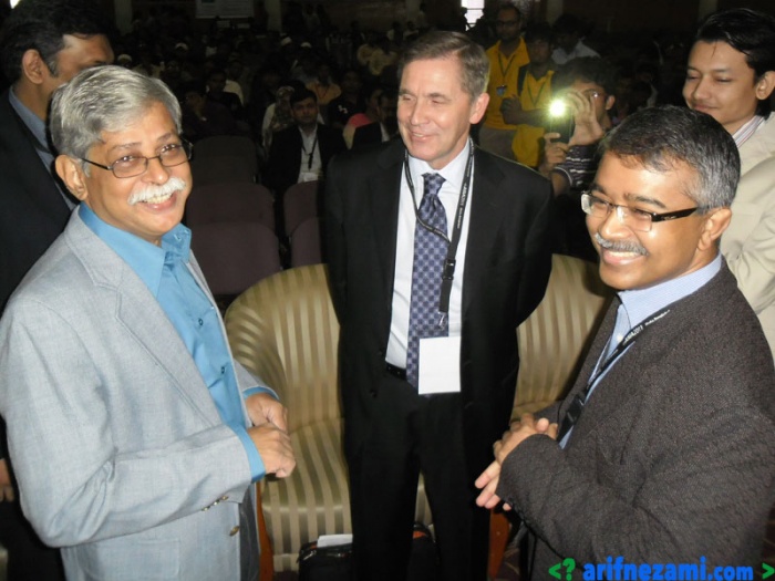 টেকটিউনস কভারেজ: ই-এশিয়া – শেষ দিনের আকর্ষন ইন্টেল ভিপি ও oDesk ভিপি এর সেমিনার