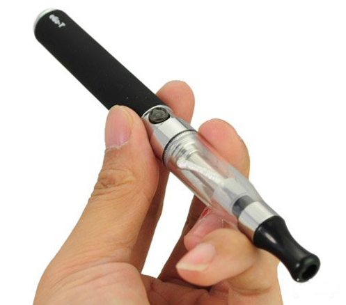 ই-সিগারেট বা ইলেক্ট্রনিক সিগারেট ফুসফুসের কোষ ও ধমনি ক্ষতিগ্রস্থ করতে পারে!