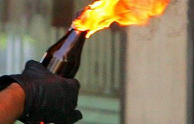 যদি গণপরিবহনে উঠতেই হয়, এই নিয়মগুলো মনে রাখুন। পেট্রোল বোমা থেকে বাঁচার উপায়