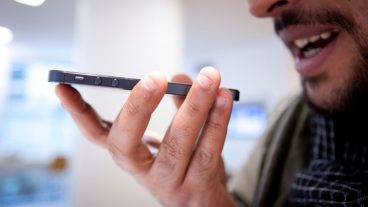 আপনি জানেন কি অ্যাপেলের ভয়েস অ্যাসিস্ট্যান্ট সিরি কিভাবে কাজ করে? জেনে নিন সিরি কিভাবে তৈরি করা হয়েছে