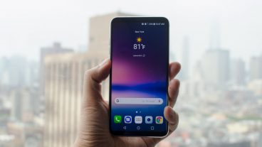 এল.জি এর তৈরি নতুন ভি৩০ ফোনটি কি স্যামসাঙ এস ৮ বা আইফোন এক্স থেকেও শক্তিশালী? স্যামসাঙ এর জন্য দুঃসংবাদ