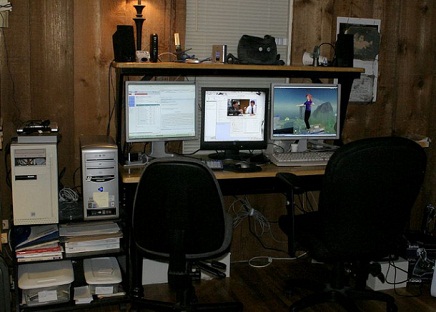 মধ্যরাতে কম্পিউটার ব্যাবহার বাড়ায় হতাশা!