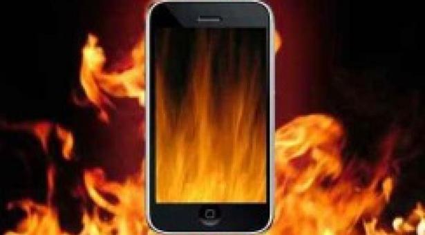 স্মার্টফোন গরম হয়ে যাচ্ছে? জেনে নিন সমাধান