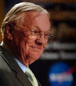 চাঁদে প্রথম পদার্পণকারী নীল আমস্ট্রং আর নেই