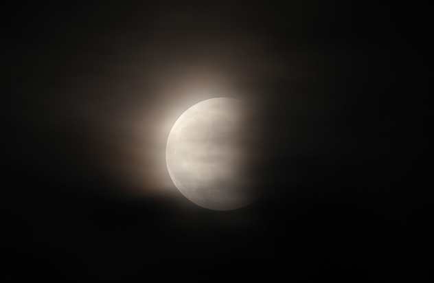 গত ১০০ বছরের দীর্ঘস্থায়ী চন্দ্রগ্রহণ যারা মিস করেছেন তাদের জন্যে এক্সক্লুসিভ ভিডিও ও ছবি এবং কিছু তথ্য… – ডিজে আরিফ