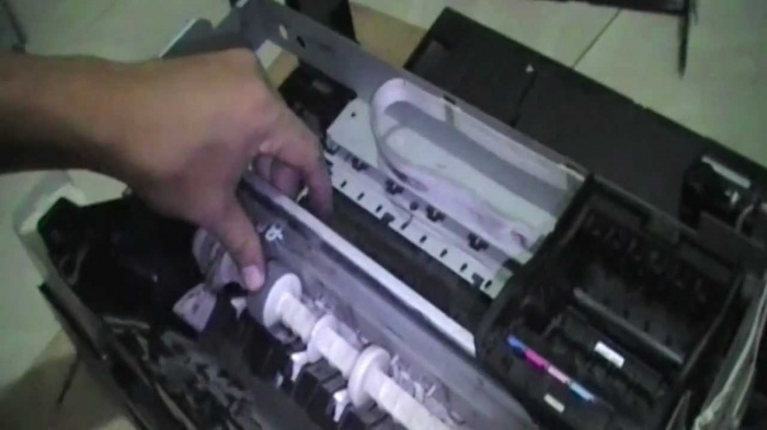 Epson printer paper jam or paper seeding or paper pick up problem কি ভাবে ছাড়াবেন এক নজর  দেখে নিন আর দৌড় পারতে হবে না। নিজের কাজ নিজে করুন।